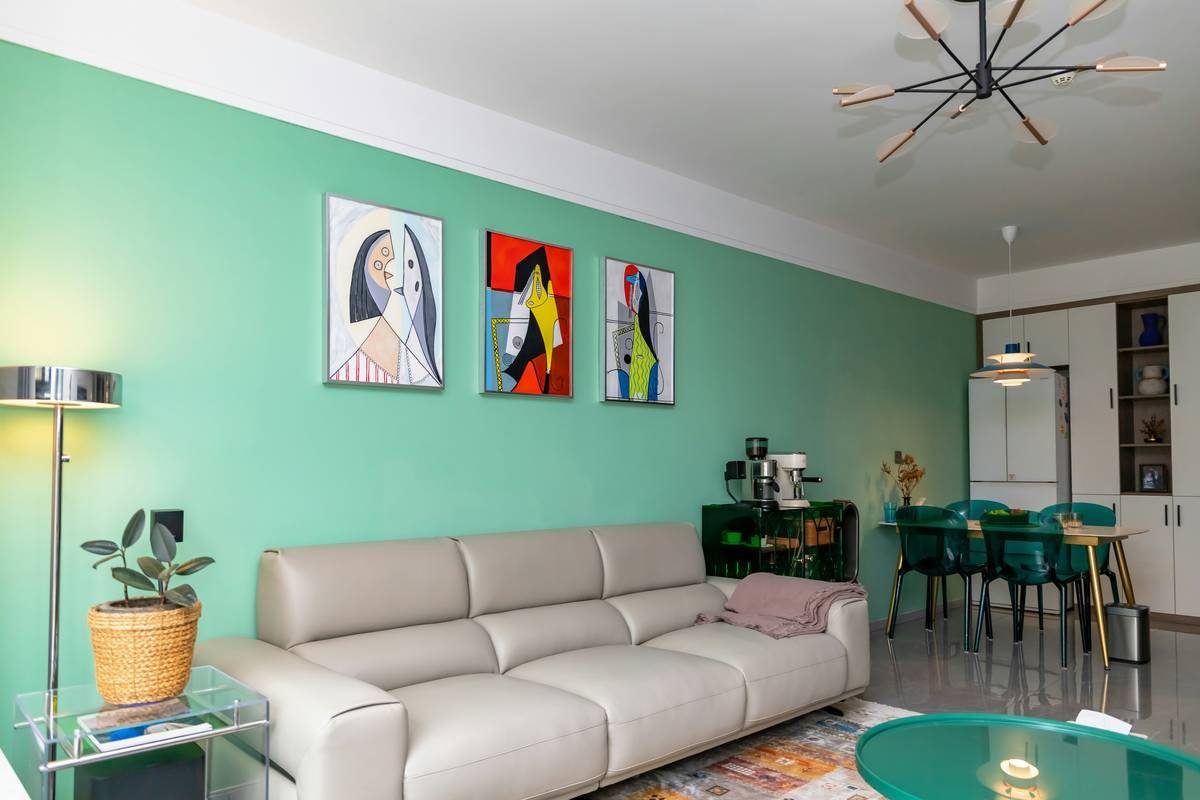 How to Master Abstract Art Room Decor Without Turning Your Space Into a Chaotic Canvas