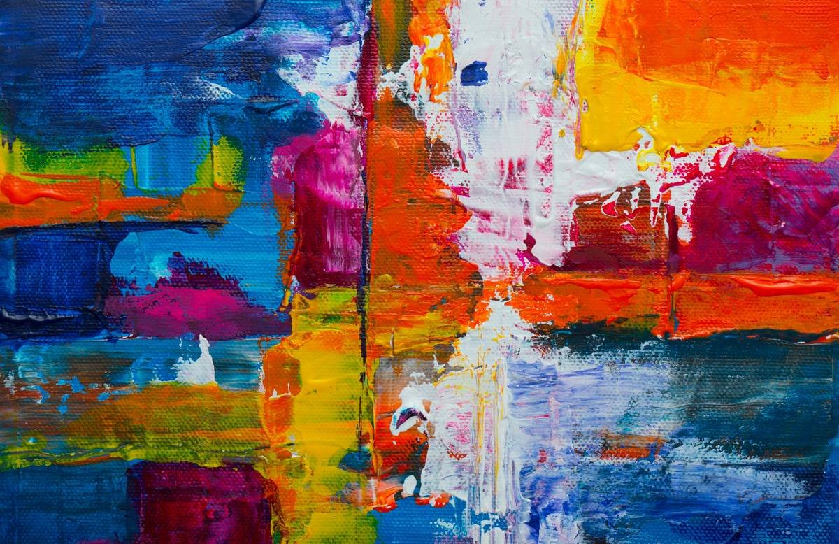 Side-by-side comparison: chaotic abstract painting clashing with traditional living room vs. harmonious pairing with modern furniture and neutral palette