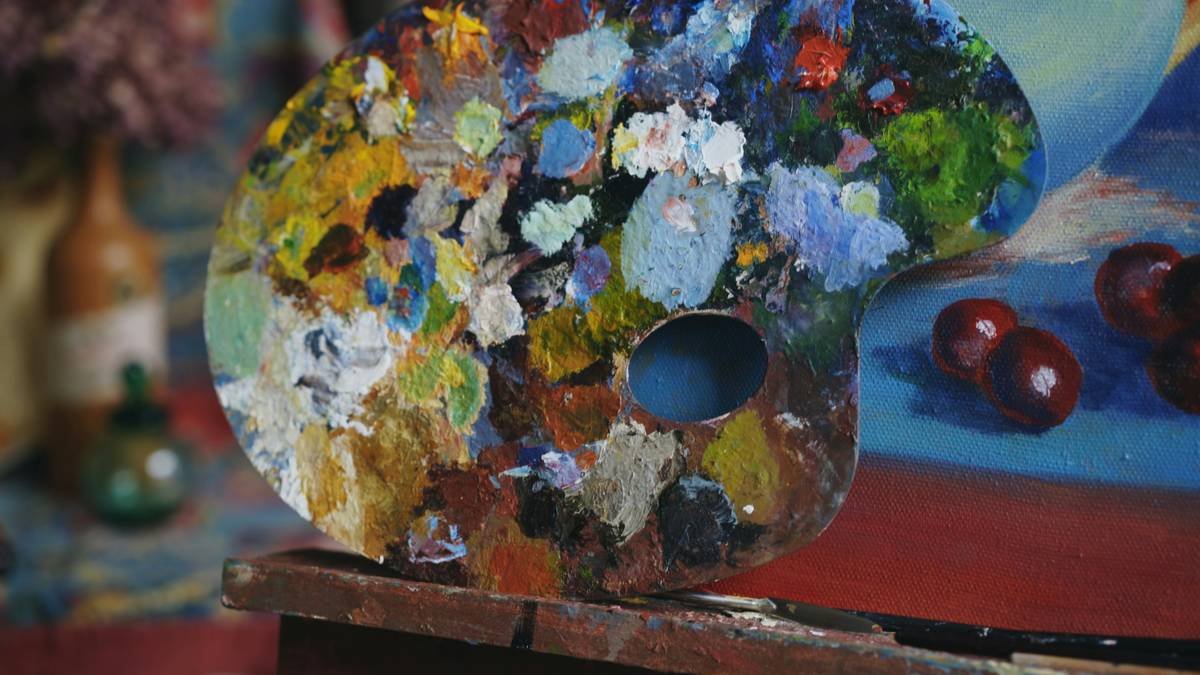 artist creating how to make abstract expressionism art with unconventional tools